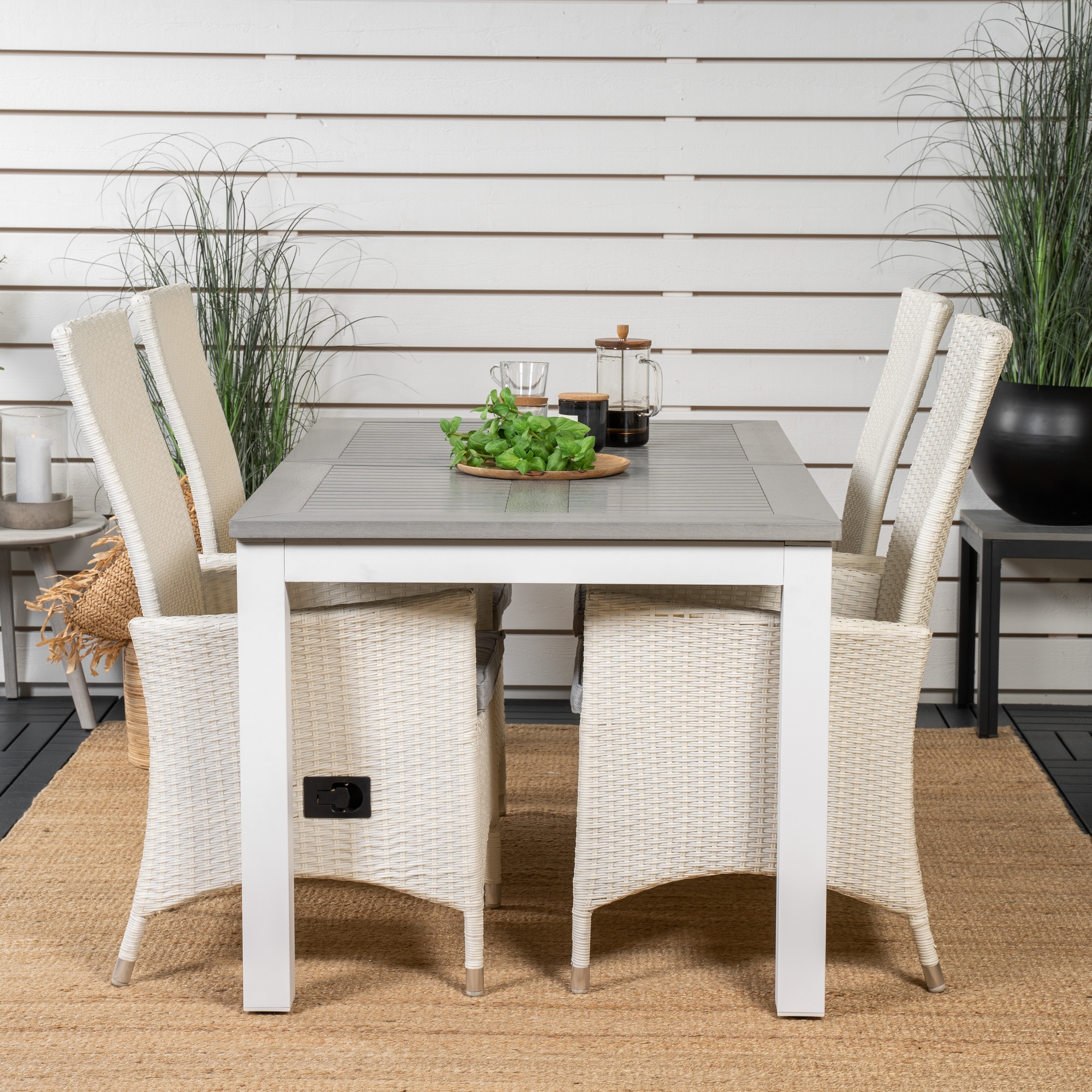 Matgrupp Venture Home Aleyna 152/210 med 4 Pishi Matstolar