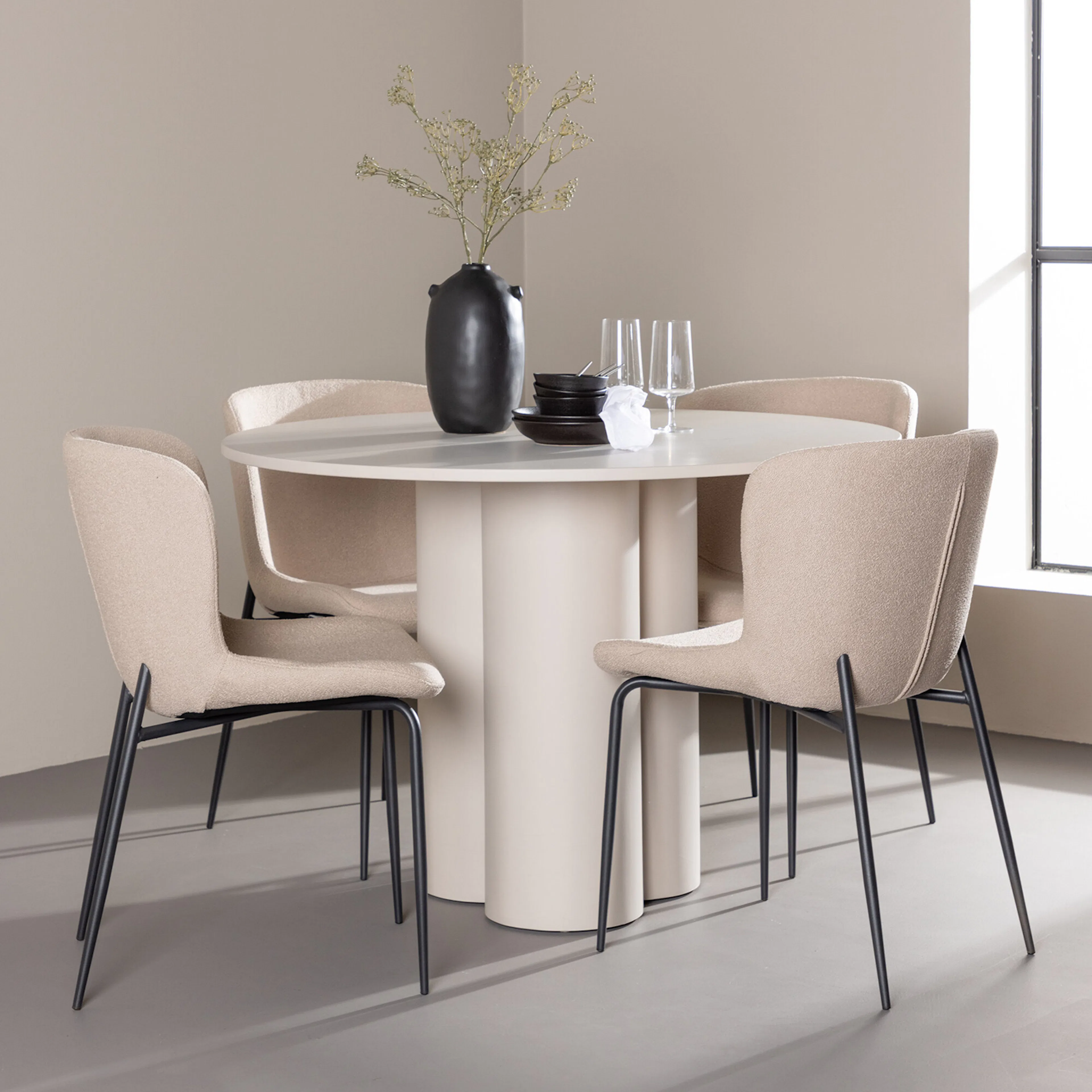 Olivia Dining Table with Modesto Dining Chair Beige/Beige