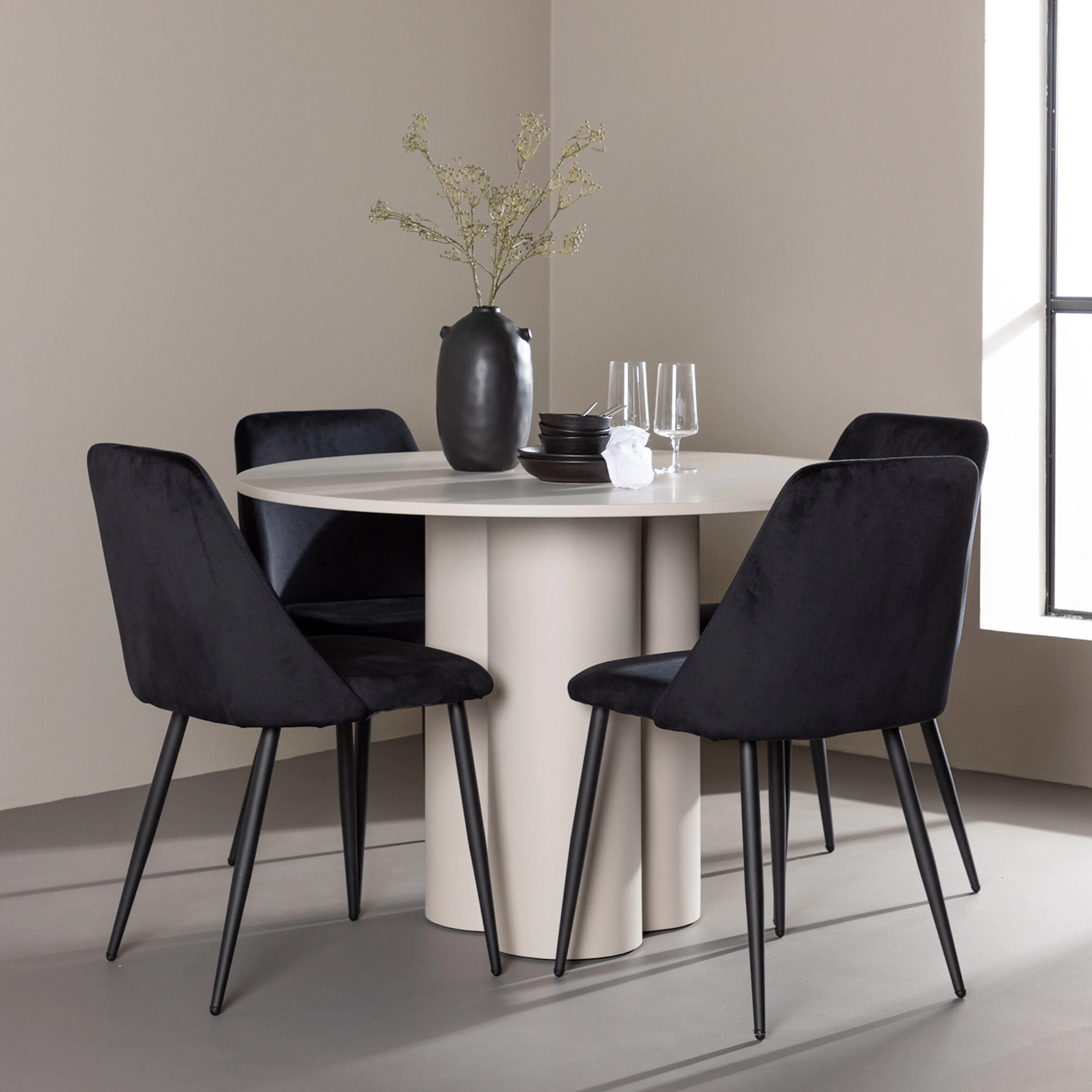 Olivia Dining Table with Night Dining Chair Beige/Svart