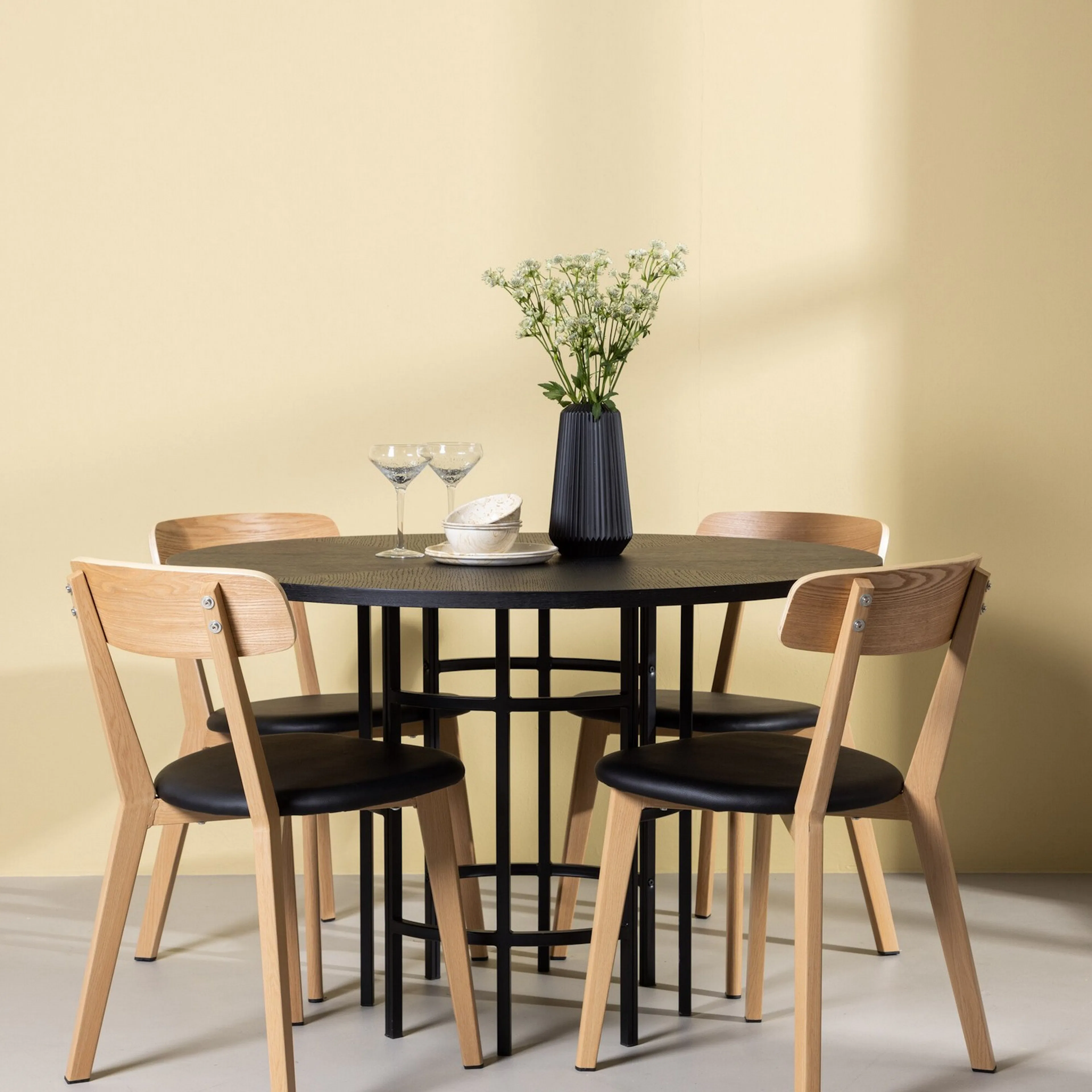 Matgrupp Venture Home Copenhagen Ø 115 cm med 4 Sanjos Stolar