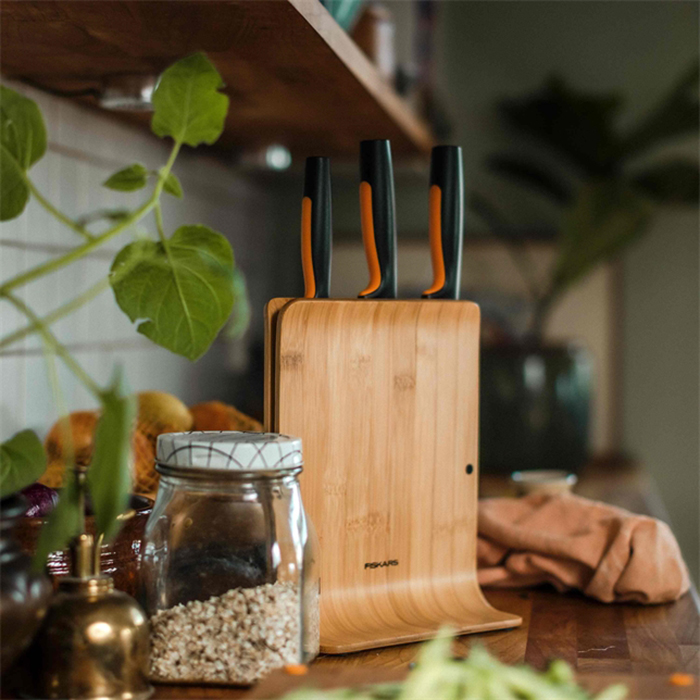 Knivblock Fiskars Functional Form  i Miljövänligt Bambu Inkl 3 Proffessionella Knivar