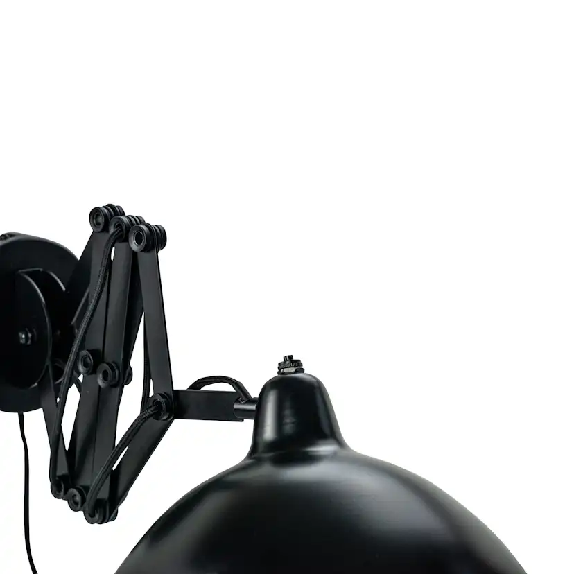 Vägglampa Dyberg Larsen Futura med Vikarm