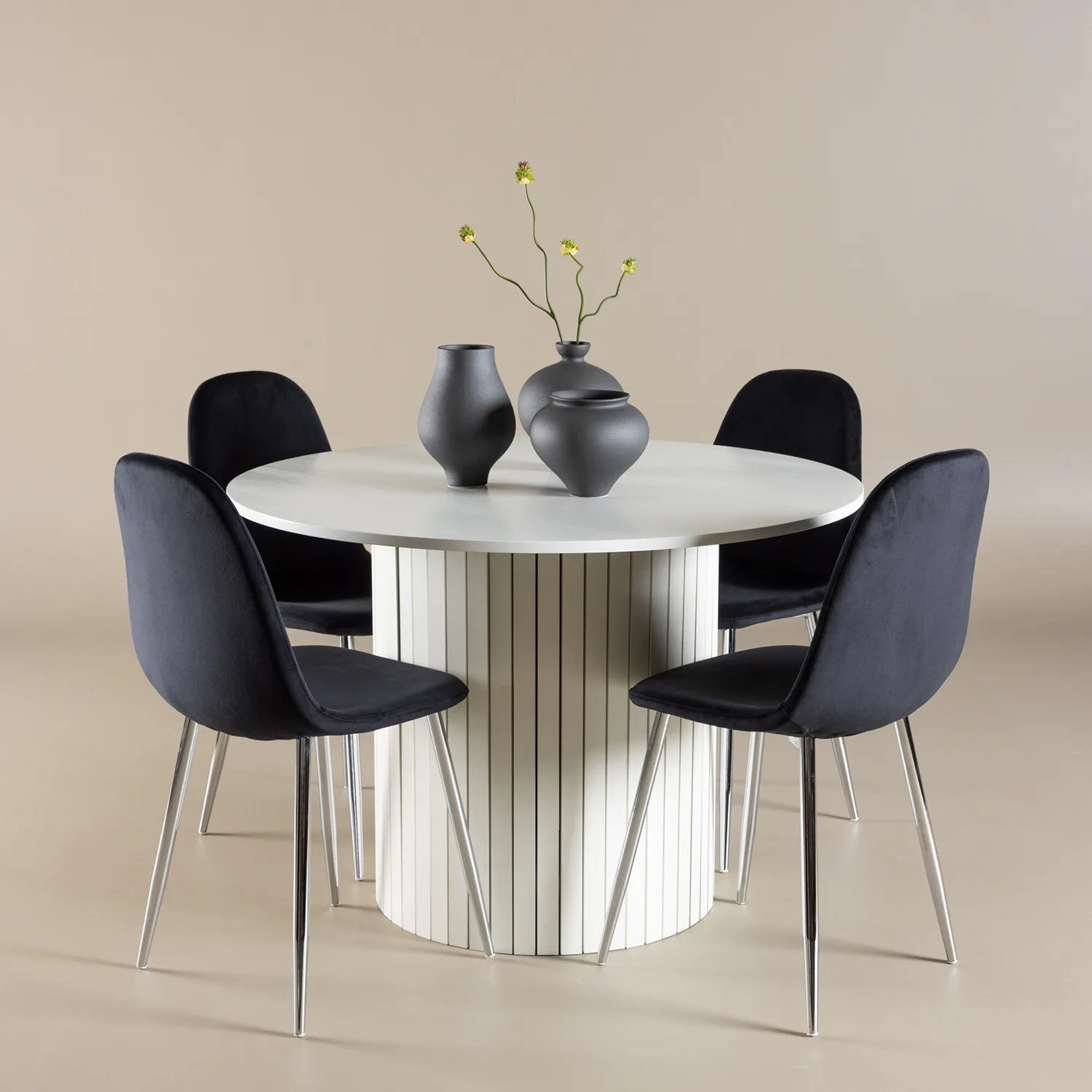 Härön Dining Table with Evert Dining Chair Färg: Vit/Svart, Ben: Stål