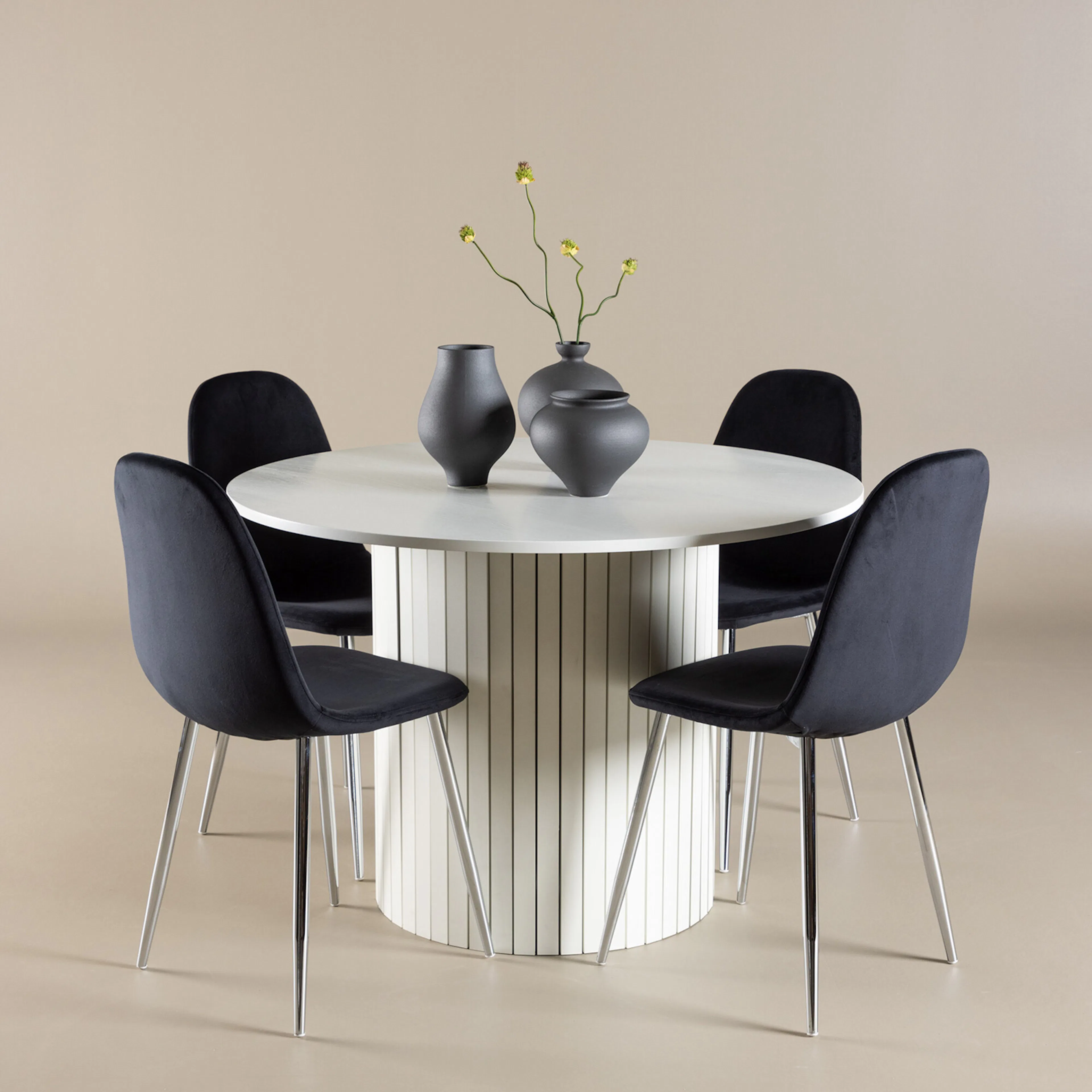 Härön Dining Table with Evert Dining Chair Färg: Vit/Svart, Ben: Stål