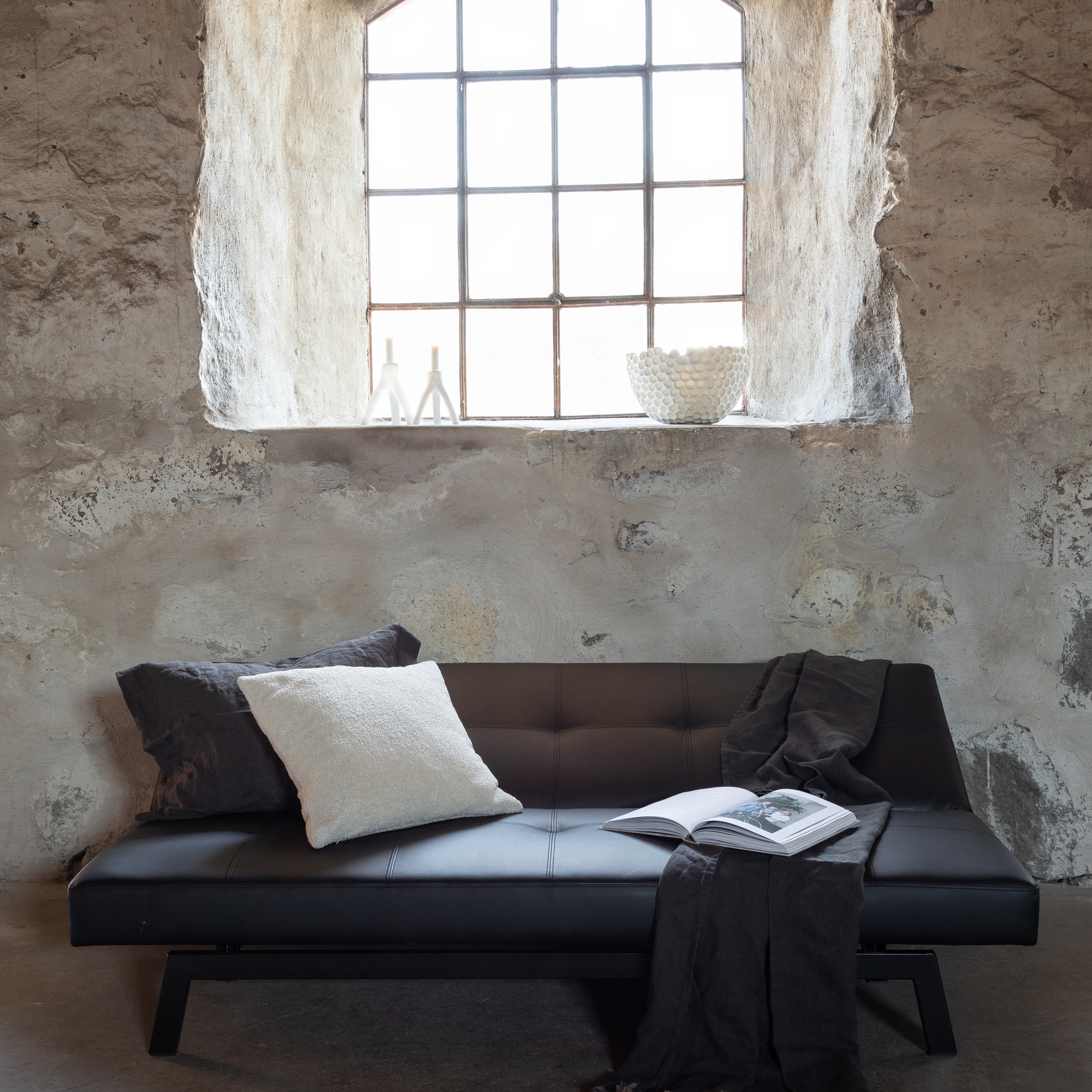 Bäddsoffa Venture Home Bodil Svart Konstläder 2-sitssoffa 180x80x55 cm 1 Sovplats