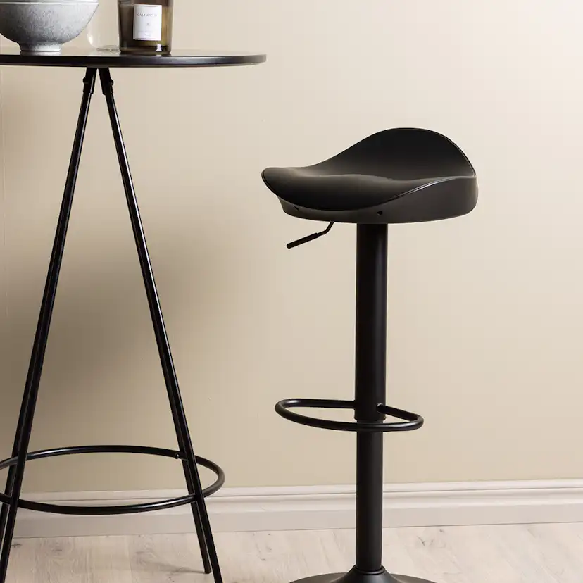Matgrupp Venture Home Bistro Ø60 cm med 2 st Adesto stolar