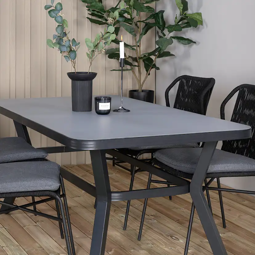Matgrupp Venture Home Vyn med 4 Julle Stapelbara Matstolar