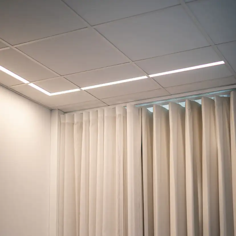 LED-Armatur Hide-a-lite Ray Corner OP 830/840