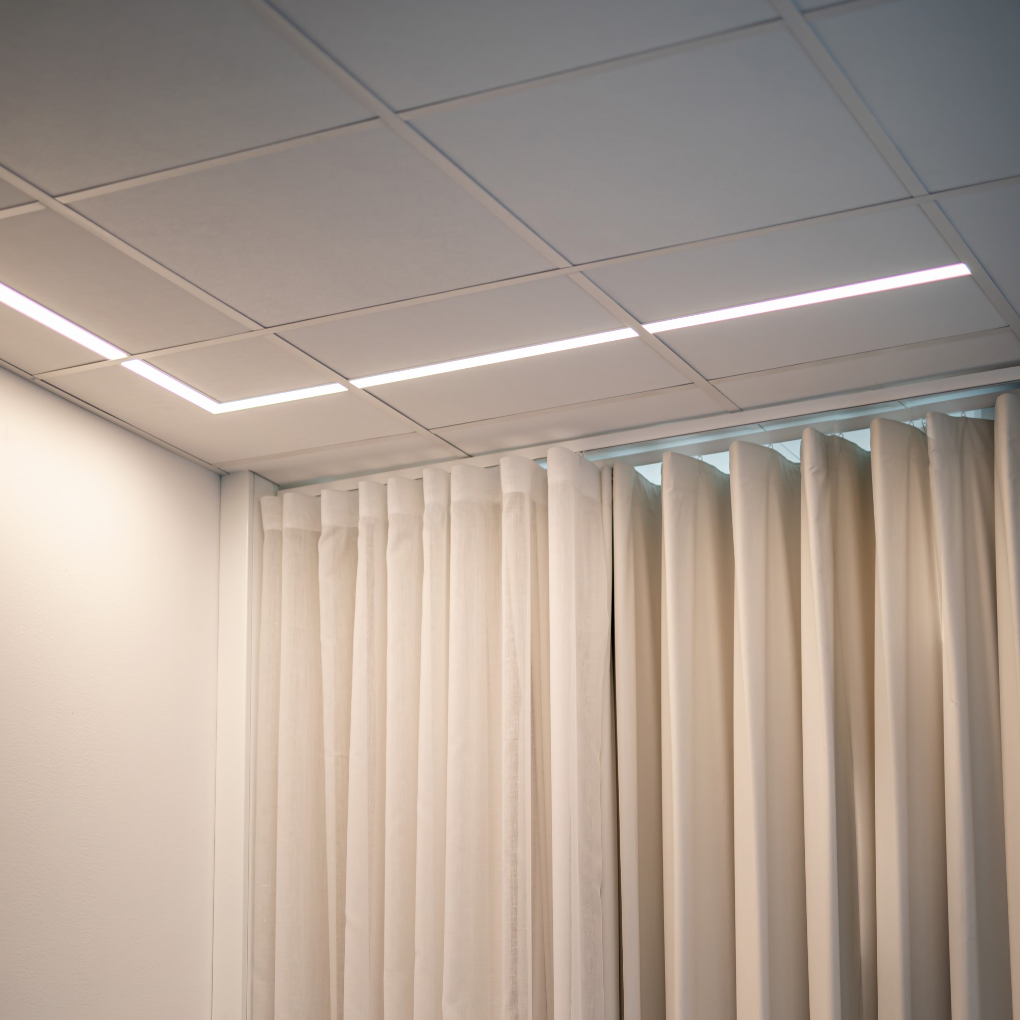 LED-Armatur Hide-a-lite Ray Corner OP 830/840