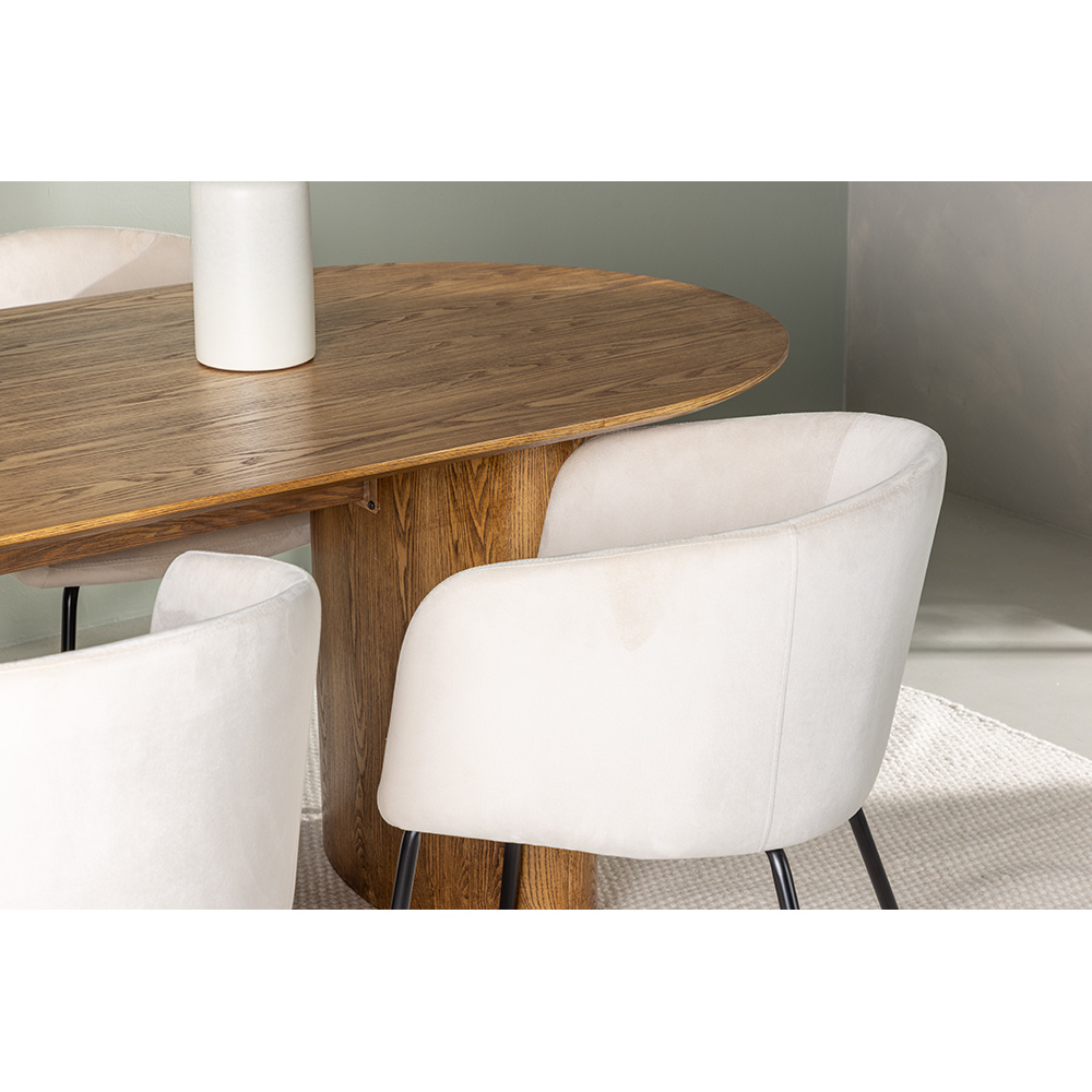 Matgrupp Venture Home Isolde med 4 Berit Stolar
