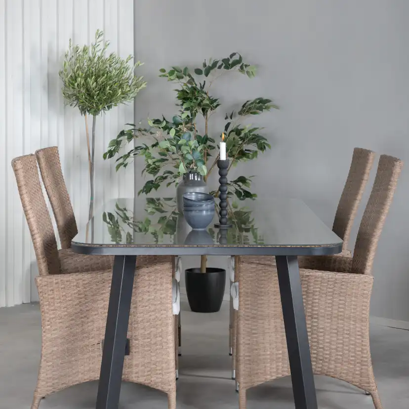 Matgrupp Venture Home Olle med 4 Pam Matstolar