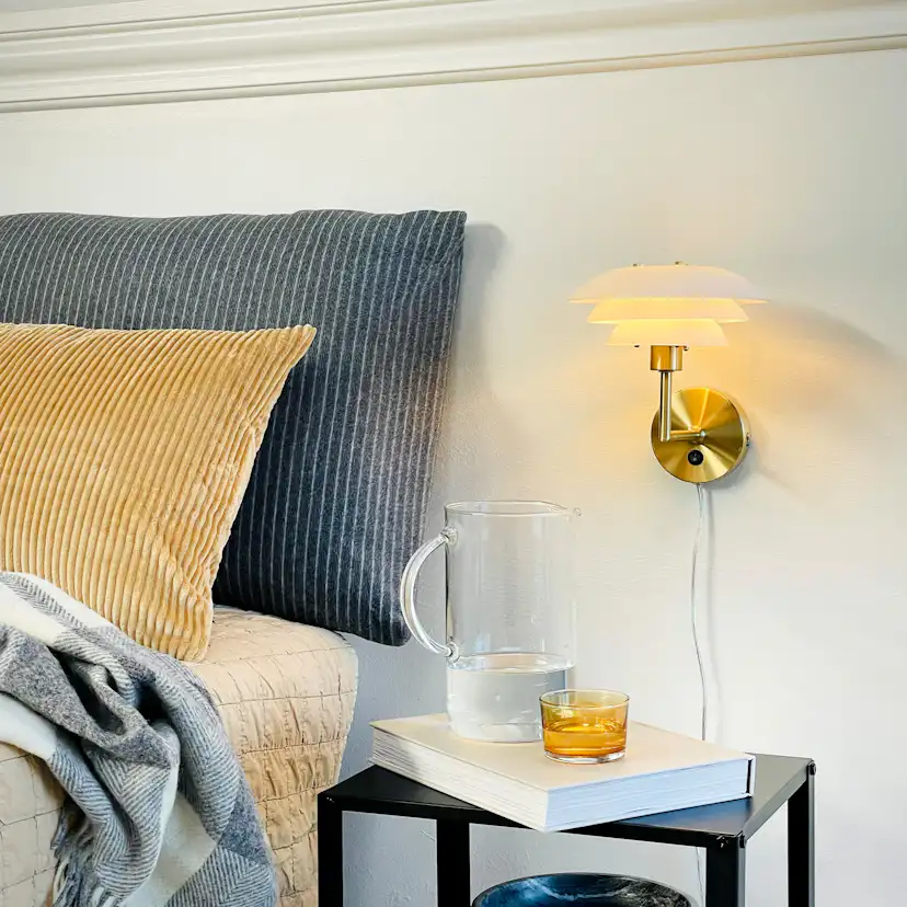 Vägglampa Dyberg Larsen DL20