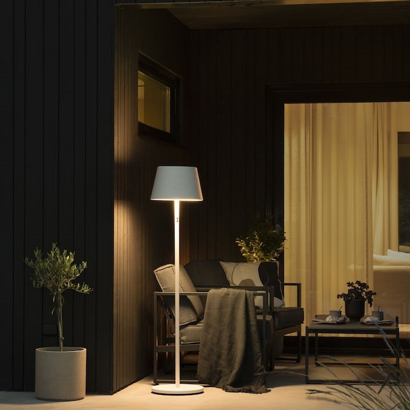 Golvlampa Gnosjö Konstsmide Pomezia USB