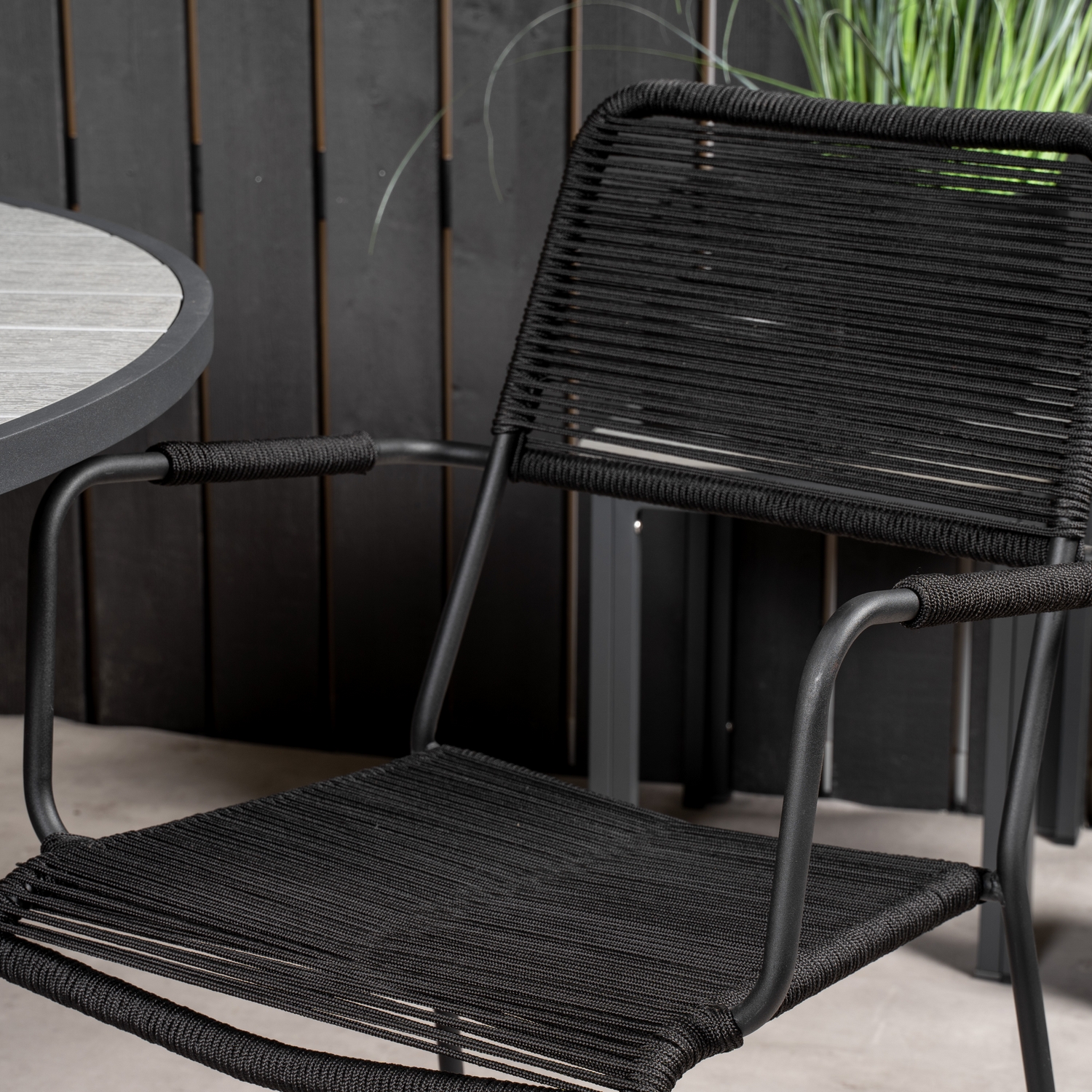Matgrupp Venture Home Pincy Ø140 med 4 Leon Karmstolar