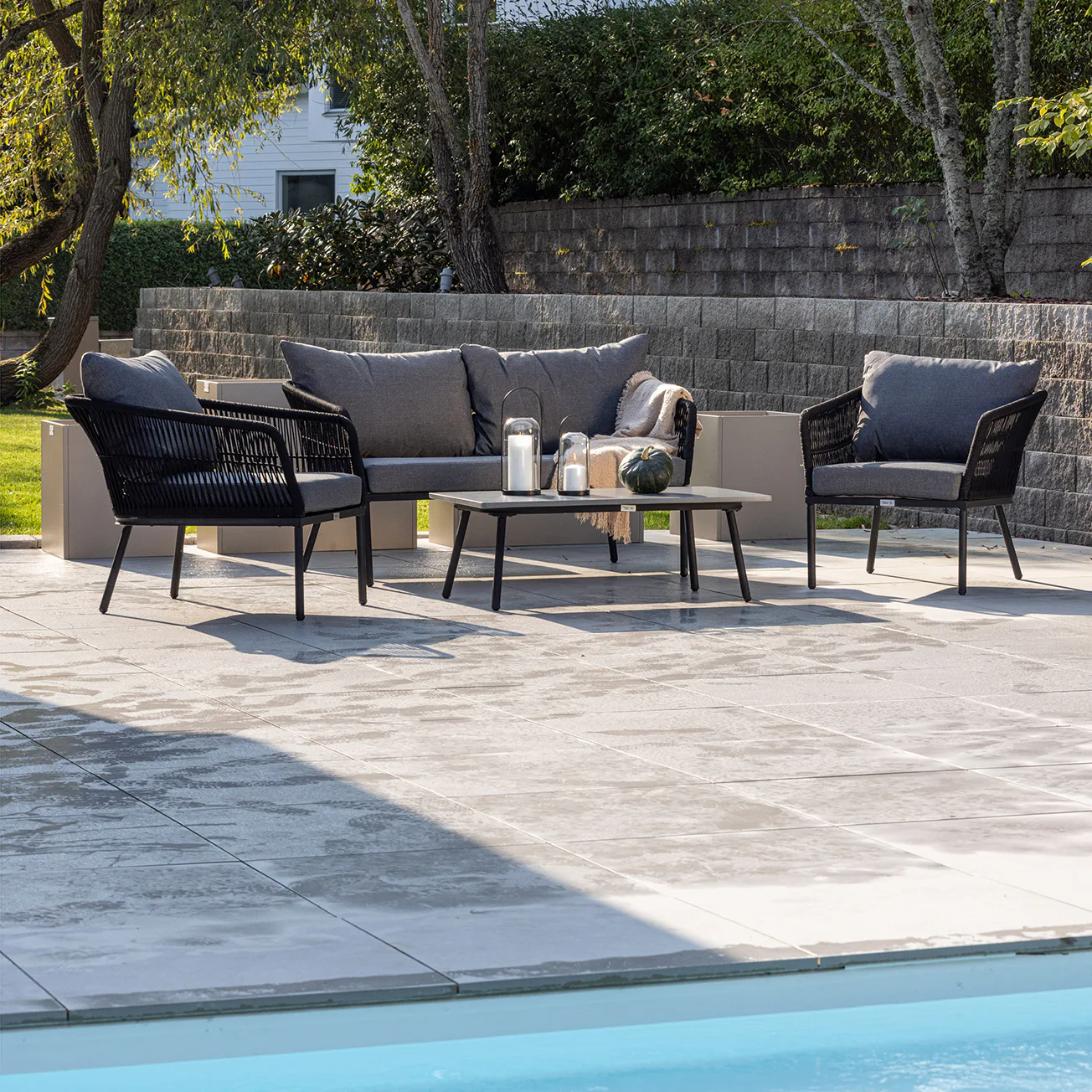 Loungegrupp Venture Home Leon, 2-Sits Soffa, 2 Fåtöljer & Bord - Inklusive Dynor