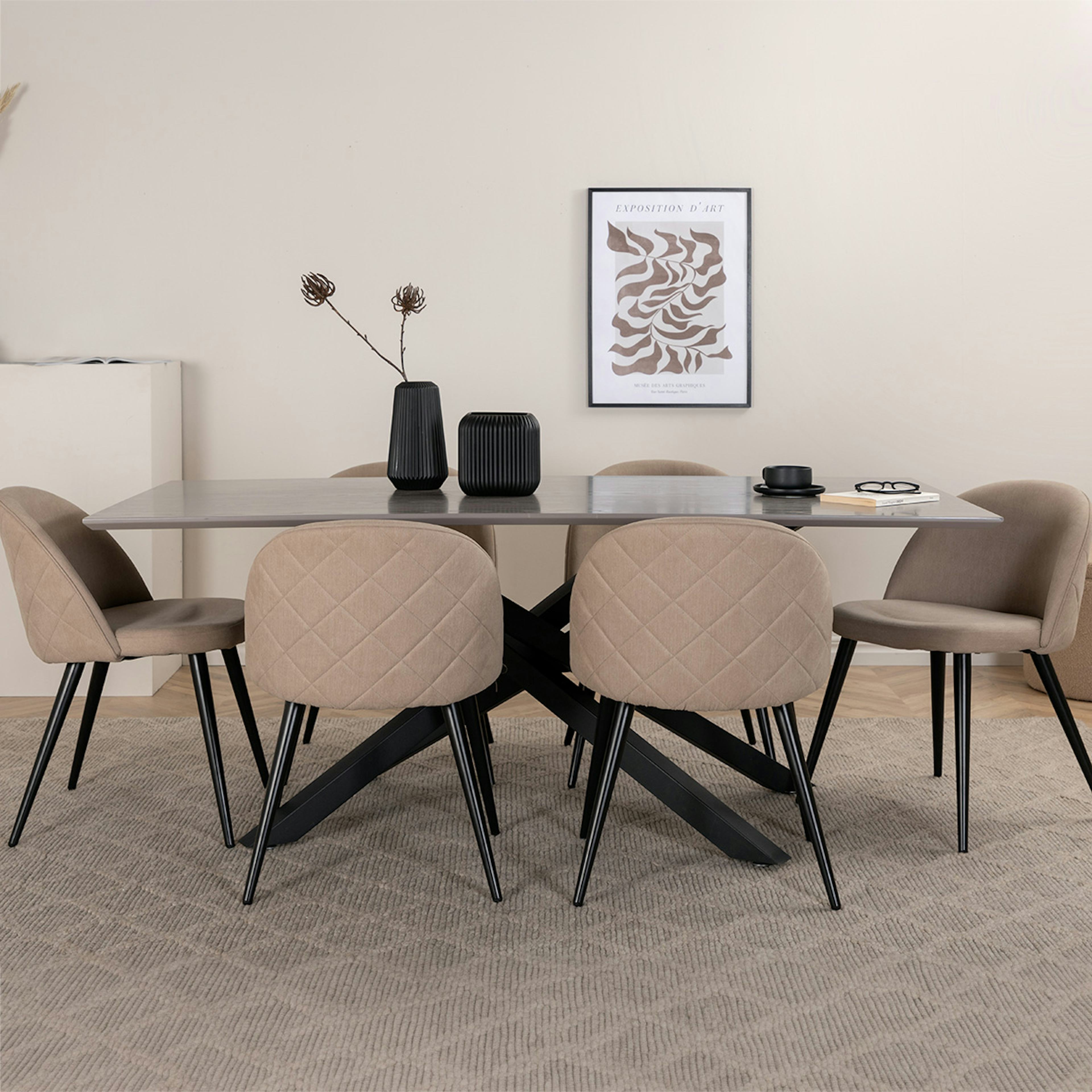 Matgrupp Venture Home med Piata Matbord och 6 Valentina Stitcthes Matstolar
