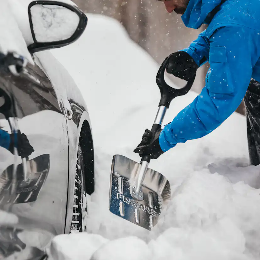 Snökyffel Fiskars Snow Light 25 cm