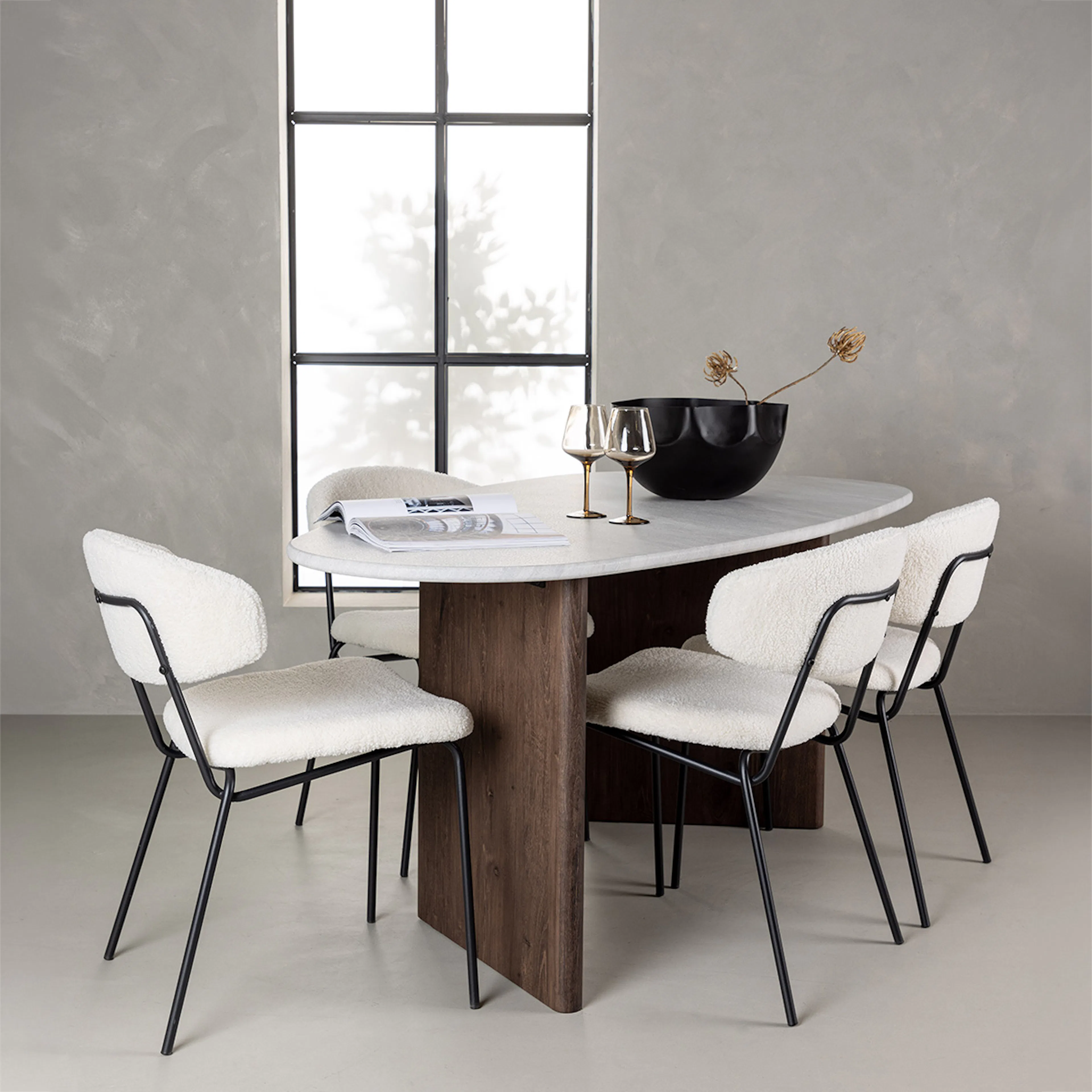 Matgrupp Venture Home Grönvik med 4 Chico Stolar