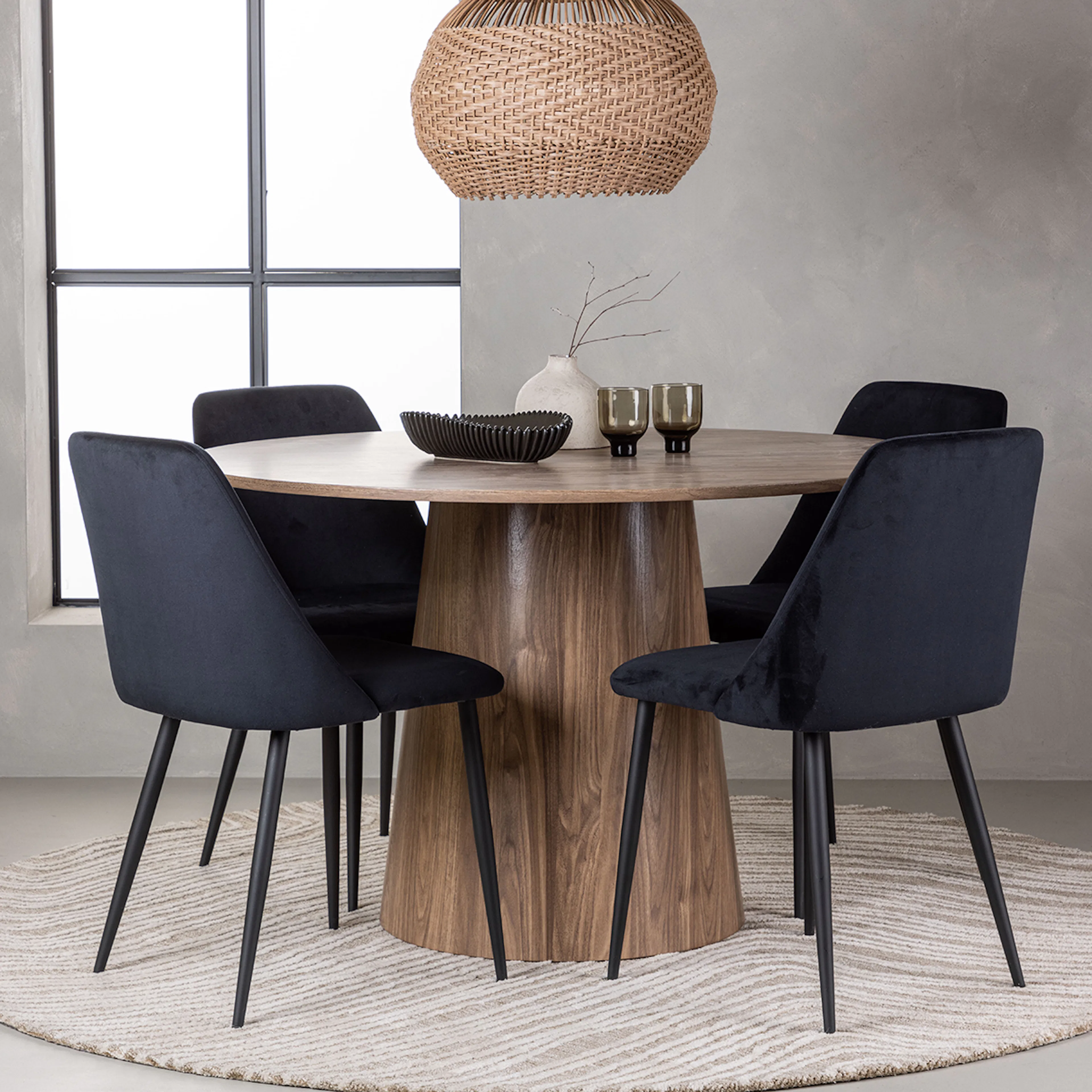 Matgrupp Venture Home Lanzo Runt Matbord Ø120 cm & 4 Night Stolar i Sammet