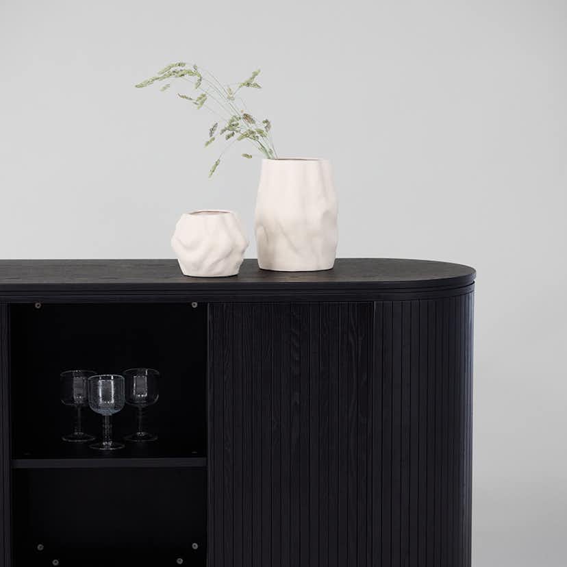 Sidobord Vind Fjällbacka Svart Ovalt Bord med Skåp i Ek med Fanér 160cm