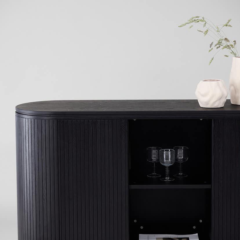 Sidobord Vind Fjällbacka Svart Ovalt Bord med Skåp i Ek med Fanér 160cm