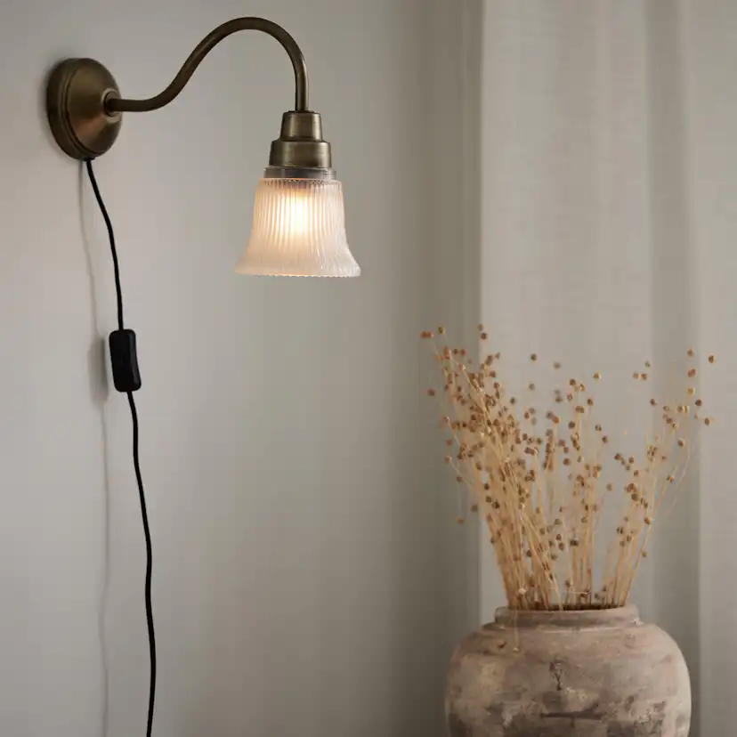 Vägglampa PR Home Emmi