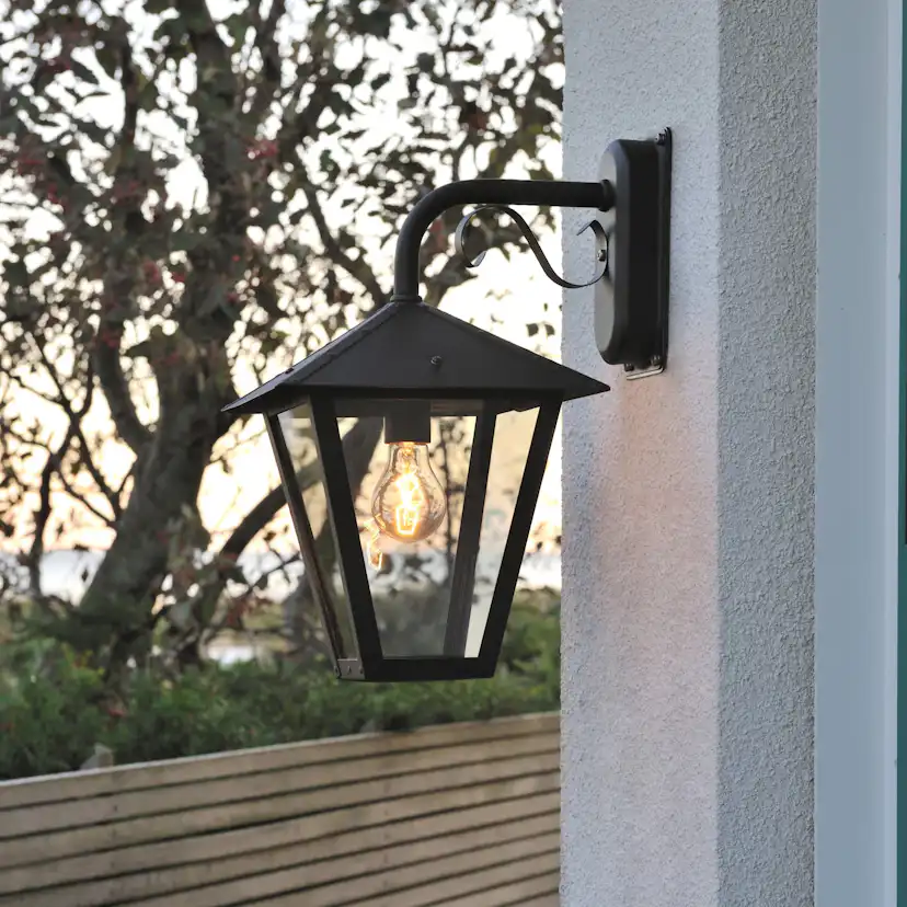 Vägglykta Gnosjö Konstsmide Benu Ned