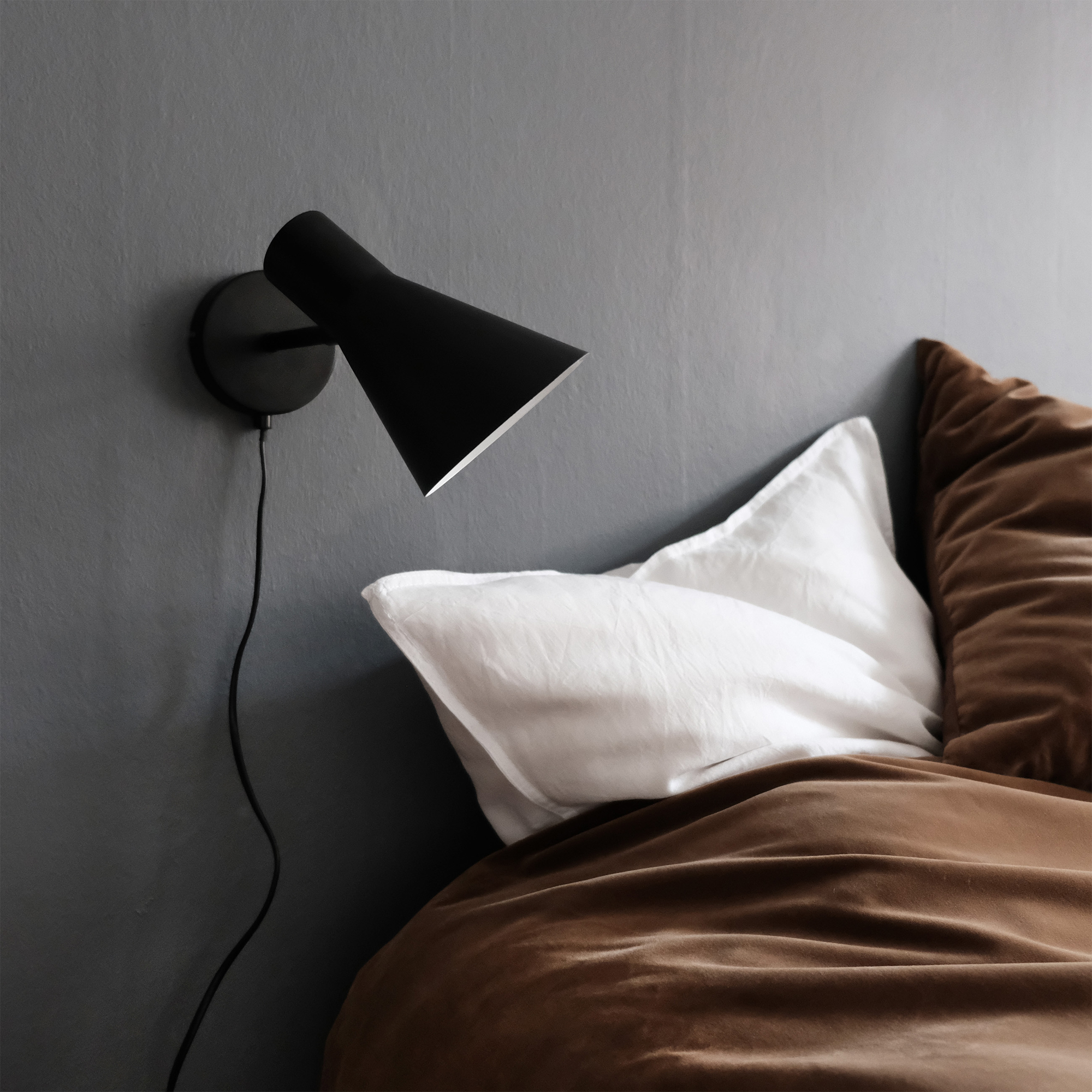 Vägglampa Dyberg Larsen DL12 Svart