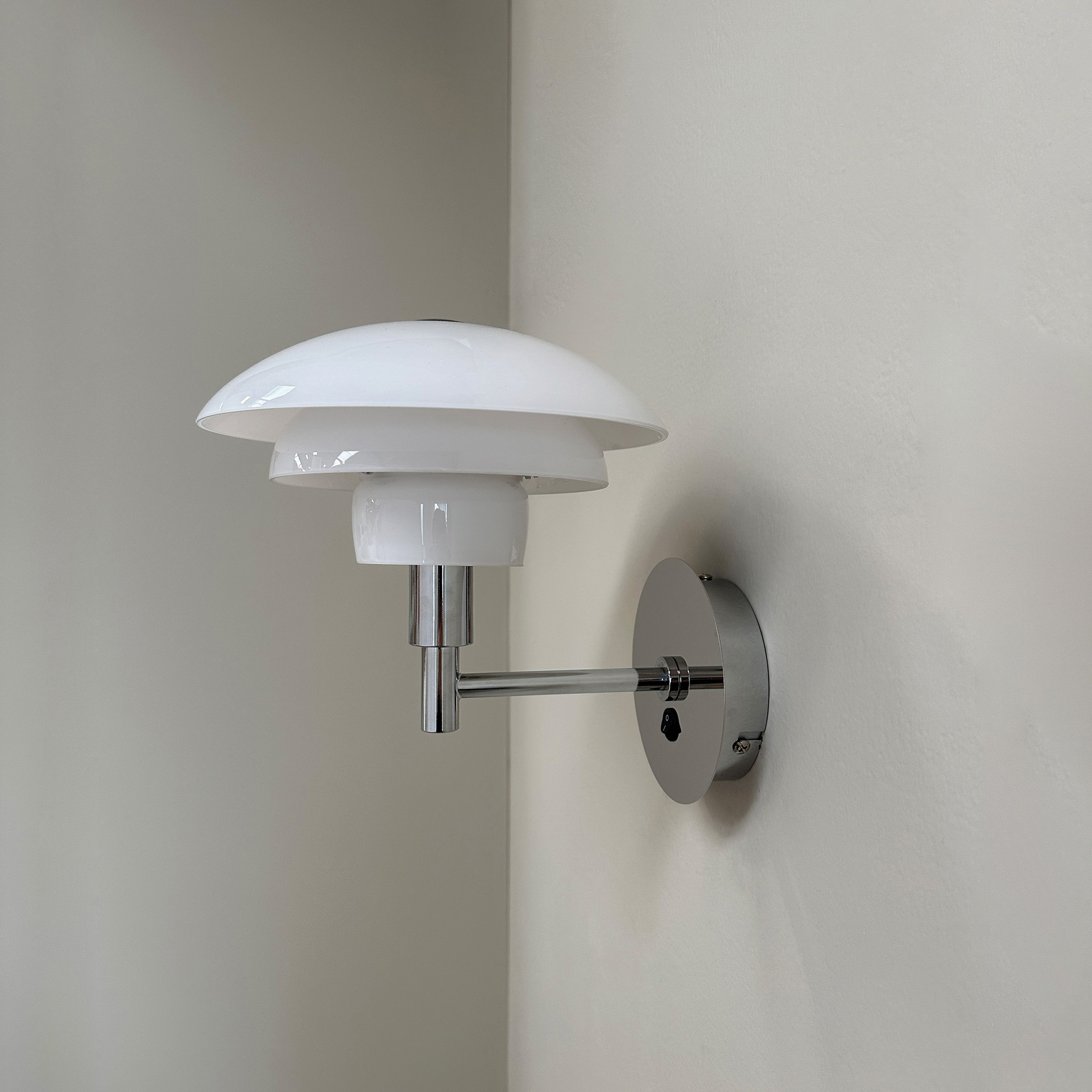 Vägglampa Dyberg Larsen Morph