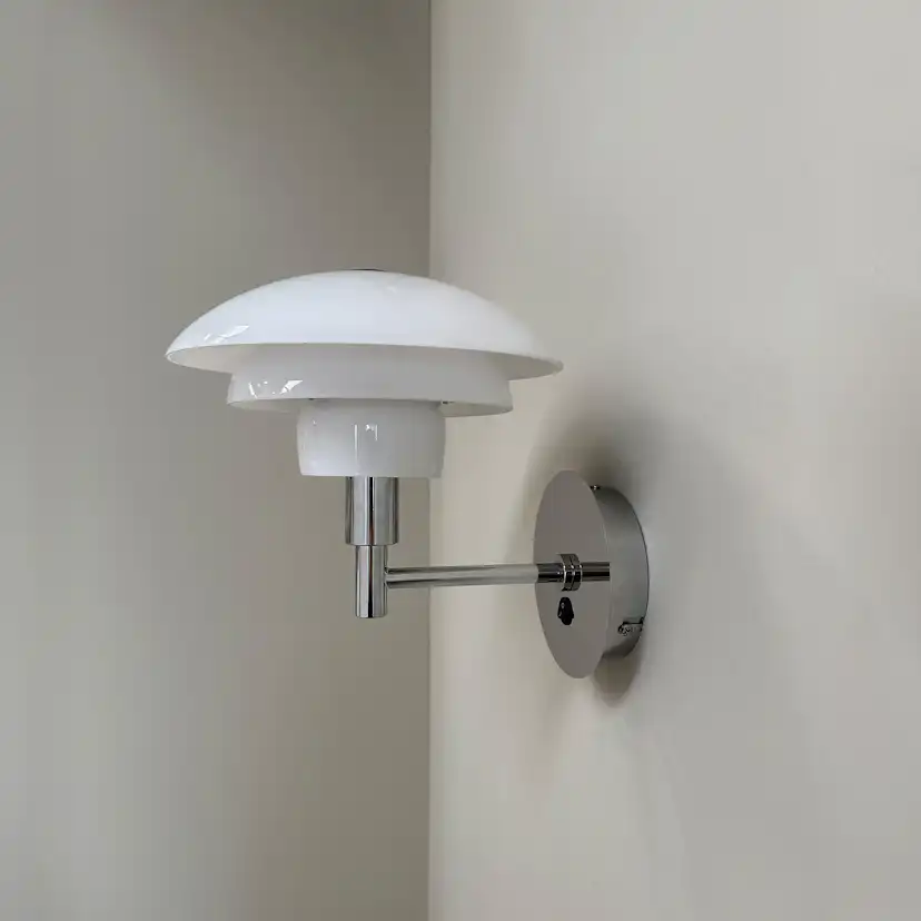 Vägglampa Dyberg Larsen Morph