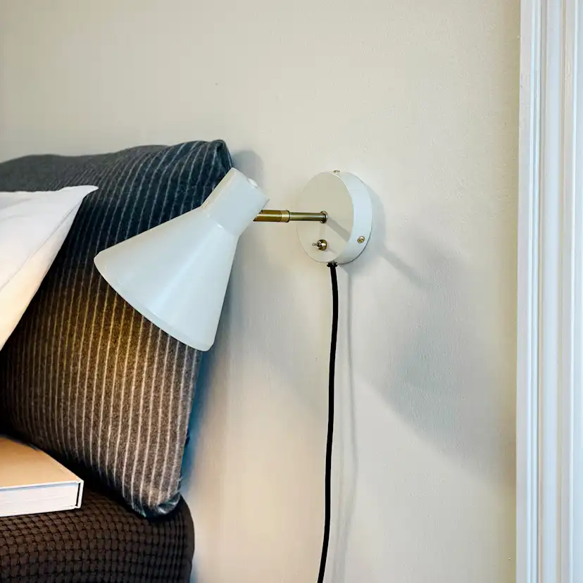 Vägglampa Dyberg Larsen Sleep