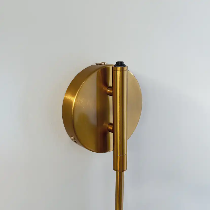 Vägglampa Dyberg Larsen Futura med Böjd Arm