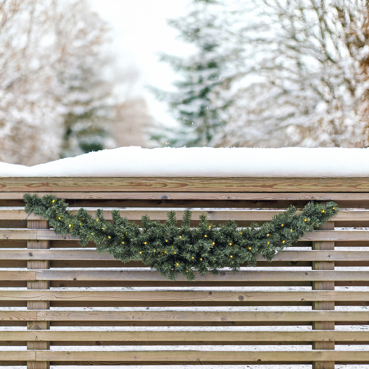 Girlang Star Trading Ottawa med LED-belysning