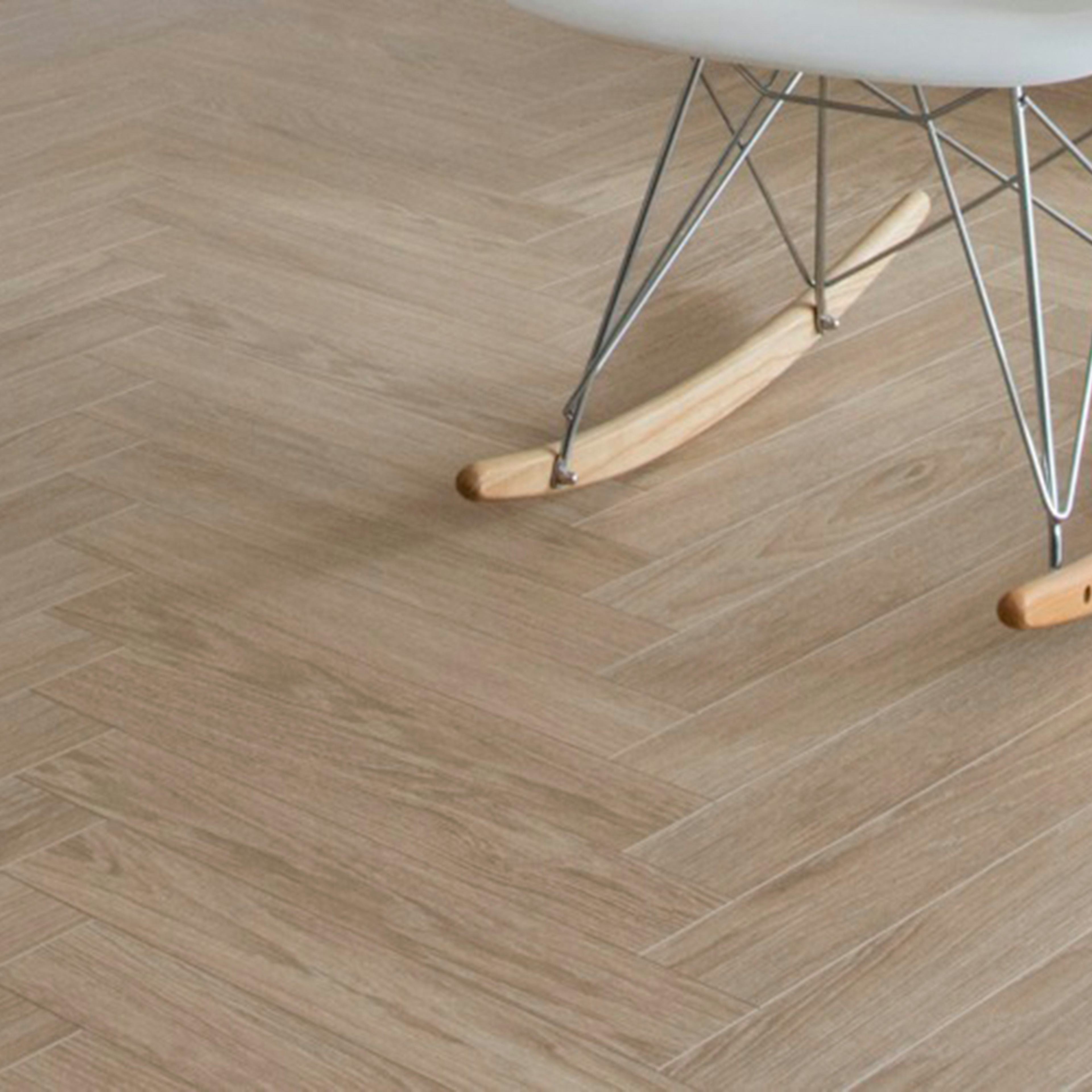 Laminatgolv BerryAlloc Chateau+ Charme Ljus Natur A+B Fiskbensgolv