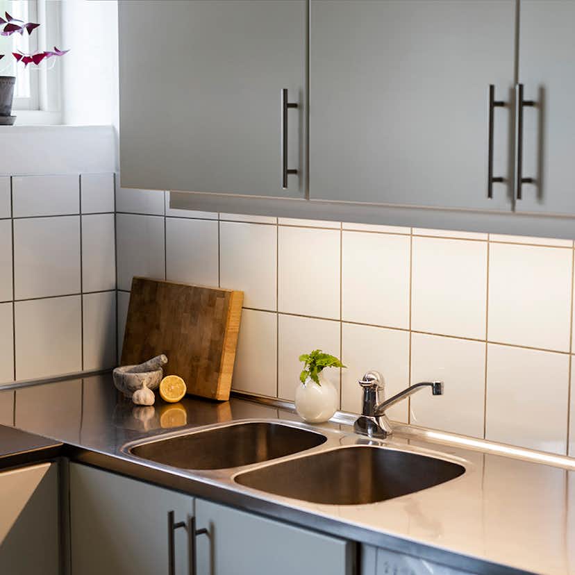 Underskåpsarmatur Hide-A-Lite Arm Kitchen Basic 880 mm