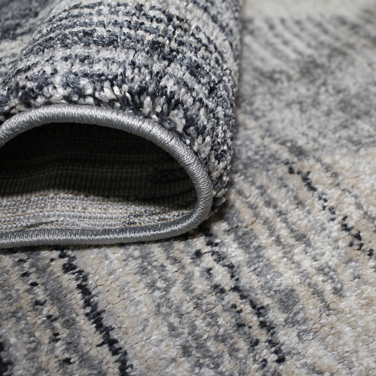 Wiltonmatta D-sign Siena Vit/Mörkgrå