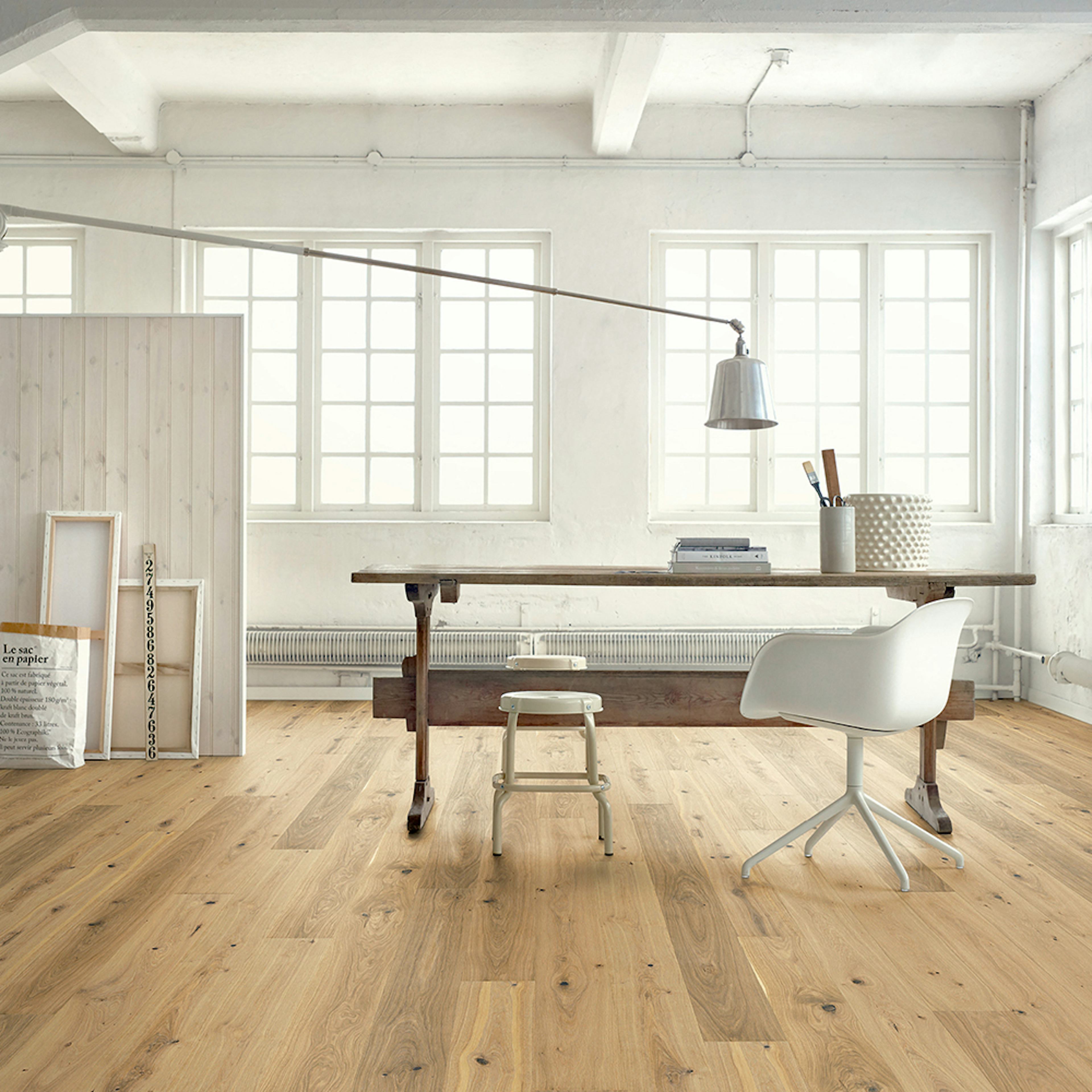 Parkettgolv Berg & Berg Ek XXL Hjärter Borstad Råträ Mattlack 1-Stav