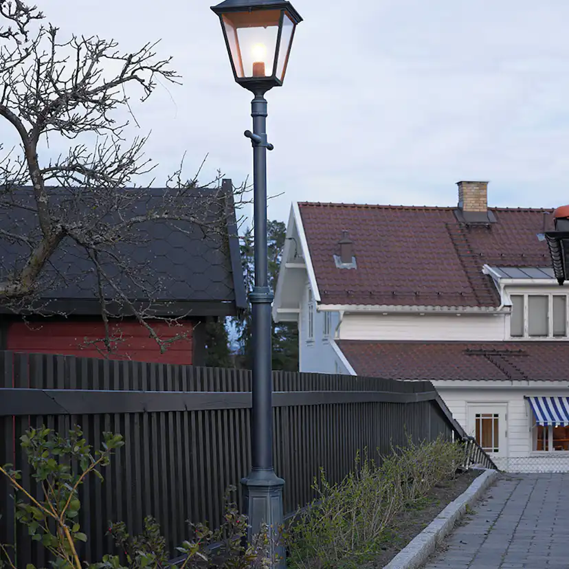 Stolplykta Norlys London LED Utebelysning & Grindlykta för Trädgård