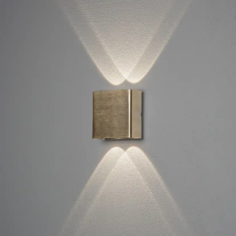 Vägglykta Gnosjö Konstsmide Cheri Mässing