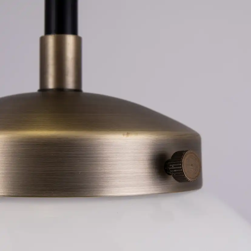 Taklampa Globen Lighting Alley IP44 Antikmässing/Vit