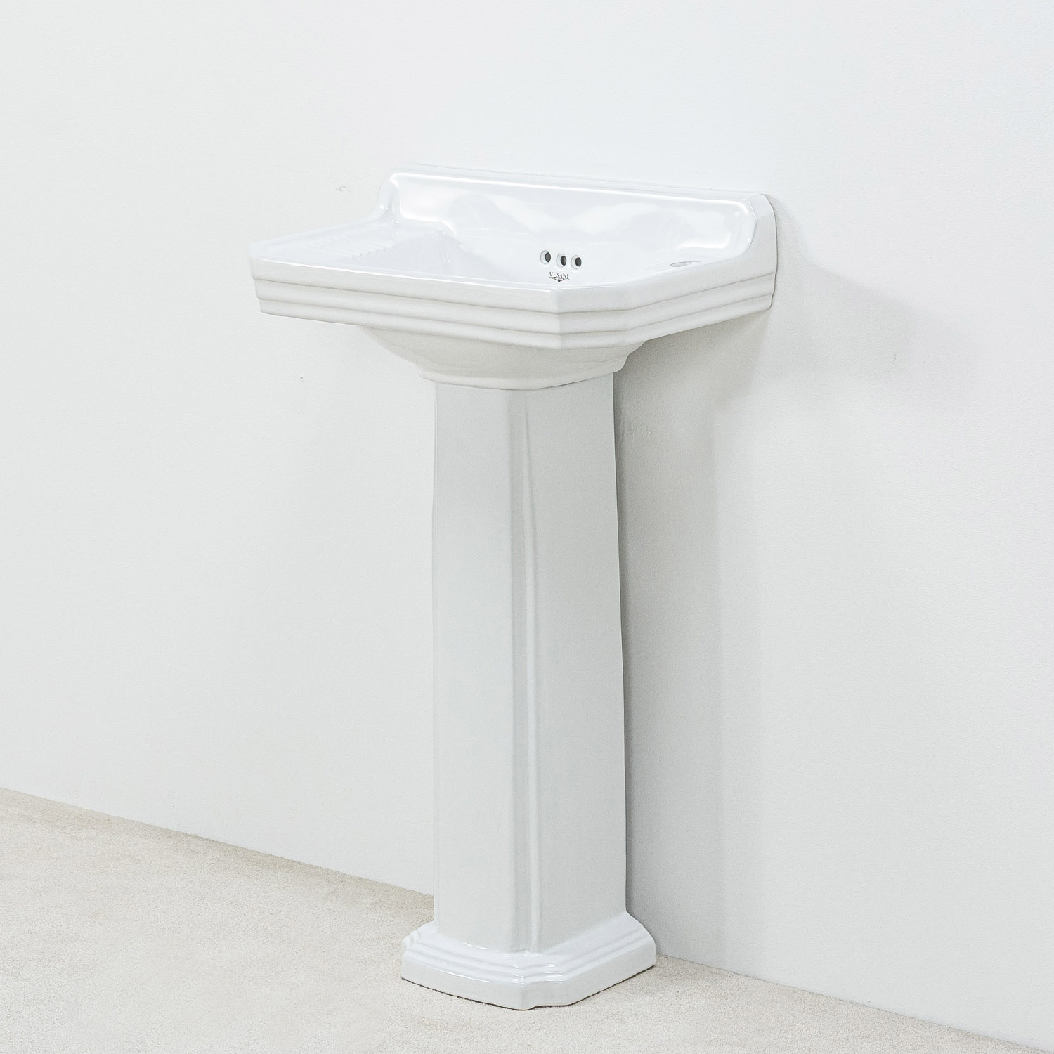 Tvättställ Vesani Berkshire med Piedestal