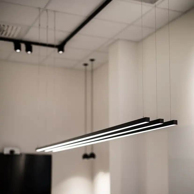 Profil Hide-a-lite Maxi U Svart 2 m