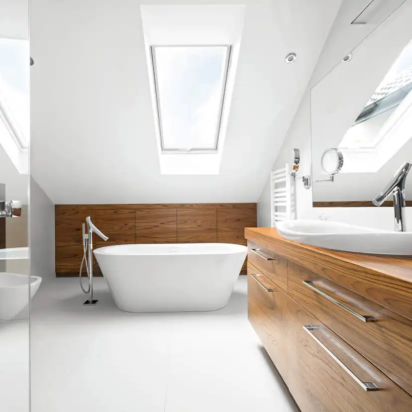 Takfönster Fakro PVC Pivåhängt 3-Glas Lagerfört