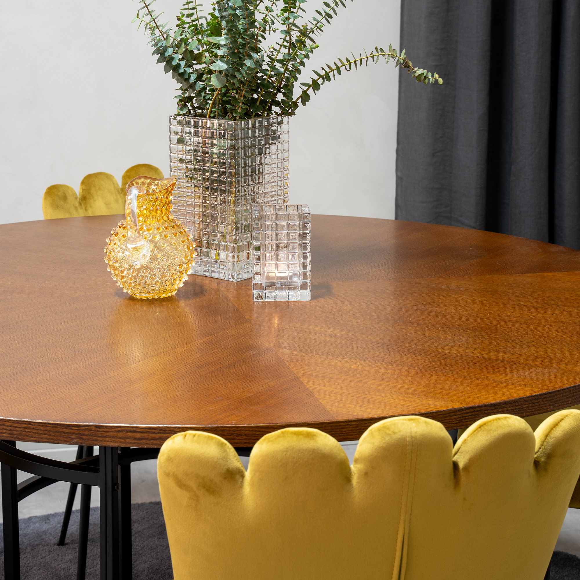 Matgrupp Venture Home Copenhagen med 4 Limhamn Light Guld Stolar