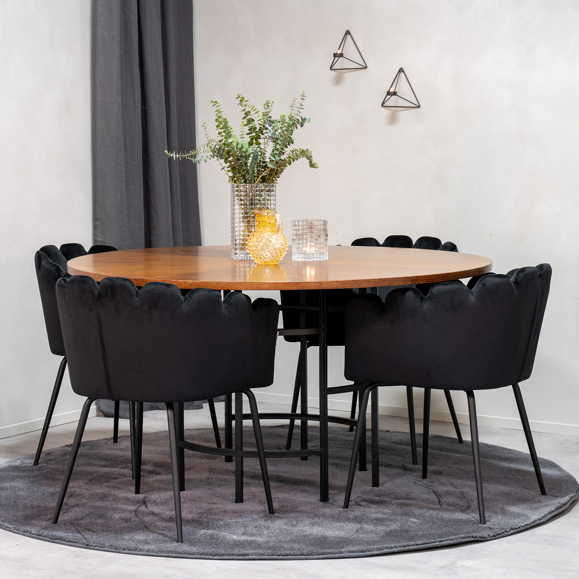 Matgrupp furniture/fashion Copenhagen med 4 Svarta Limhamn Stolar