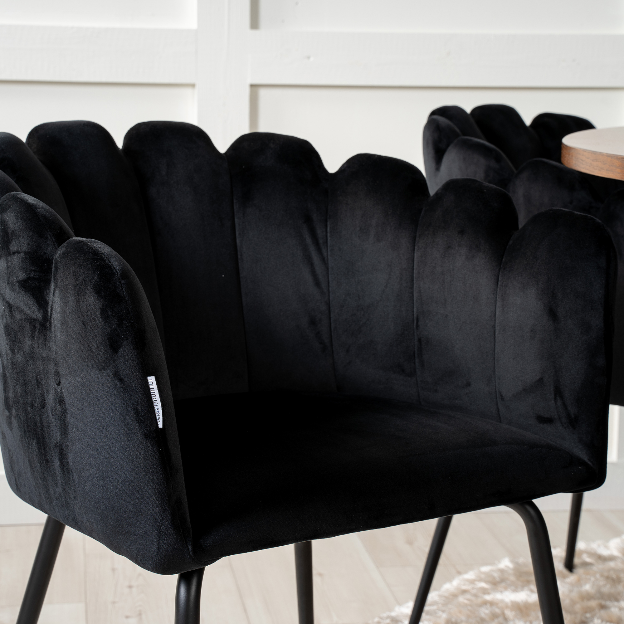 Matgrupp furniture/fashion Copenhagen med 6 Svarta Limhamn Stolar