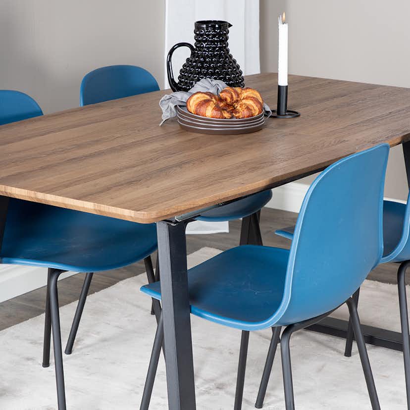 Matgrupp Venture Home Ina med 4 Ardi Stolar