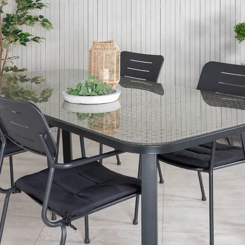 Matgrupp Venture Home Olle med 4 Nime Matstolar