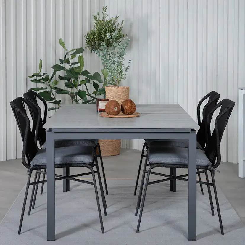 Matgrupp Venture Home Lova med 4 Jefferson Stapelbara Matstolar