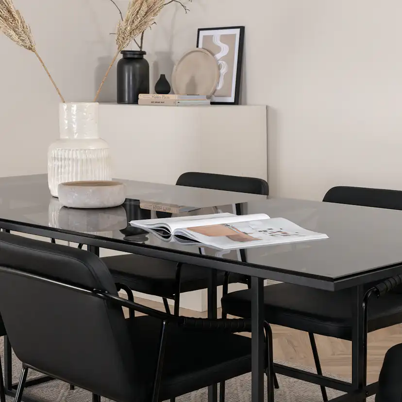 Matgrupp Venture Home Lund matbord och Tjärö matstol